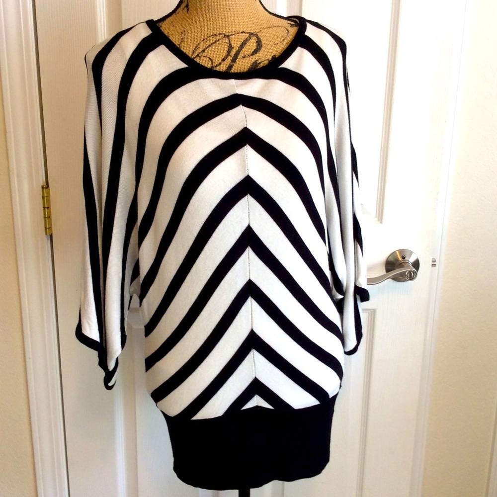 Boston Proper chevron striped batwing sleeved black white tunic top size S